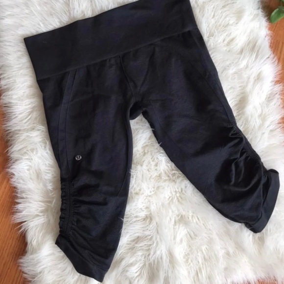 *SOLD* Lululemon In The Flow Crops - Picture 1 of 4